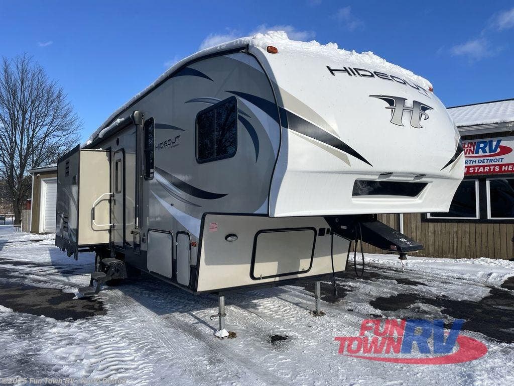 Used 2019 Keystone Hideout 299RLDS available in North Branch, Michigan