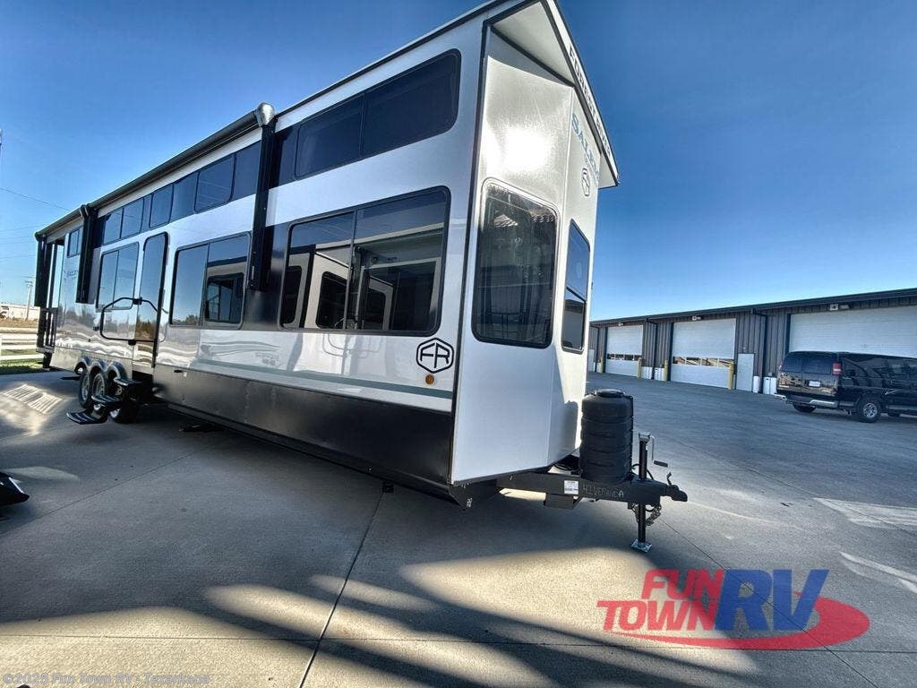 New 2025 Forest River Salem Grand Villa 42VERANDA available in Texarkana, Arkansas