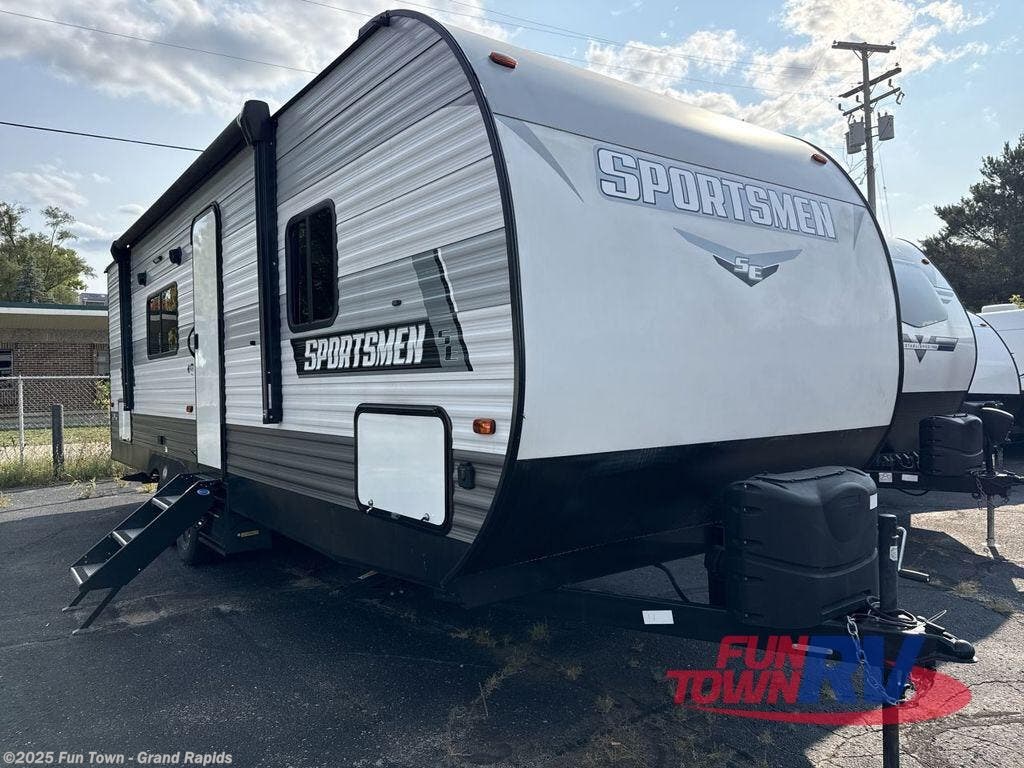 Used 2021 K-Z Sportsmen SE 260BHSE available in Rockford, Michigan