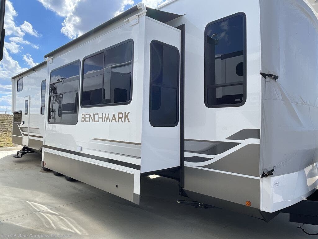 New 2026 Alliance RV Benchmark 42LFT available in Buda, Texas