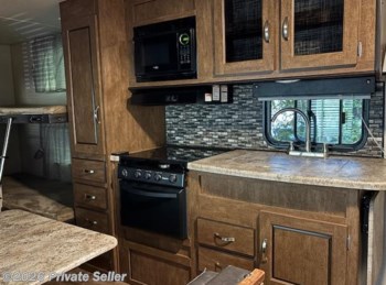 Used 2018 Forest River Salem Cruise Lite Sleep 5 with queen murphy bed and twin bunk beds available in Anderson Island, Wa, Washington