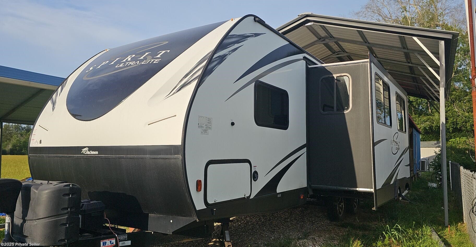 Used 2019 Coachmen Spirit Ultra Lite 27 ft queen bedroom, livingroom, kitchen, bathroo available in Loranger, Louisiana