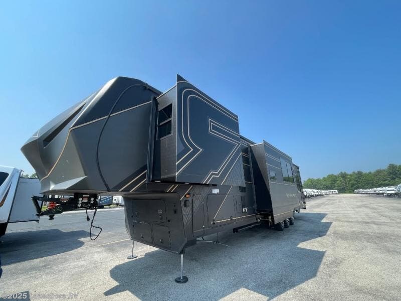New 2025 Keystone Raptor 441 available in Muskegon, Michigan