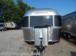 New 2018 Airstream Classic 33FBT available in Louisville, Tennessee