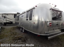 Used 2018 Airstream Flying Cloud 30RBQ available in Louisville, Tennessee