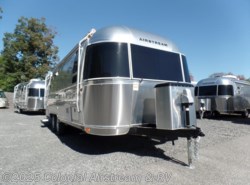 New 2018 Airstream International Signature 25FBQ Queen available in Lakewood, New Jersey