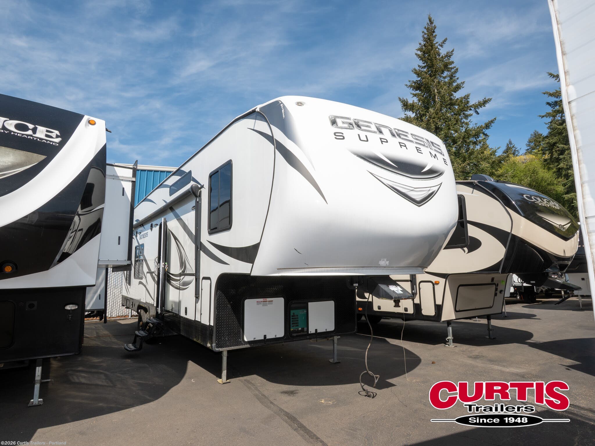 Used 2017 Genesis Supreme Genesis 34GS available in Portland, Oregon