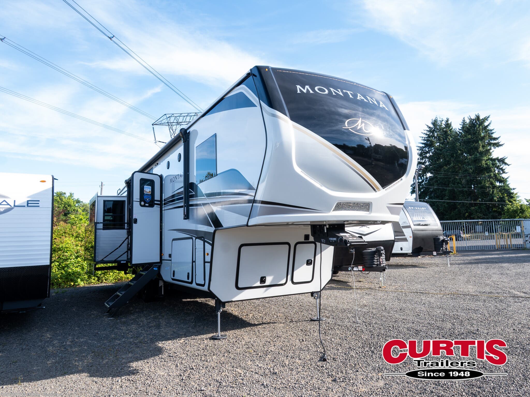 New 2025 Keystone Montana 3532SP available in Beaverton, Oregon
