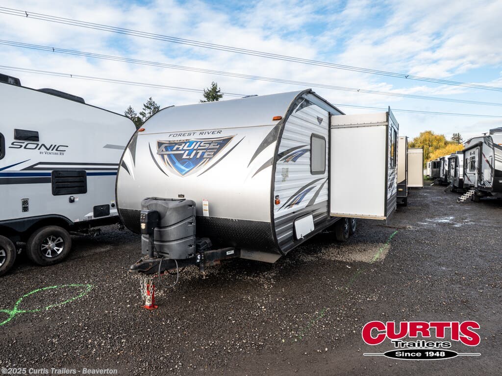 Used 2017 Forest River Salem Cruise Lite 24BHS available in Beaverton, Oregon