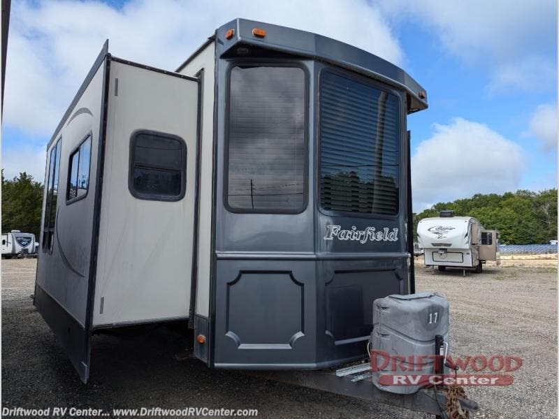 Used 2015 Heartland Fairfield 405FL available in Clermont, New Jersey