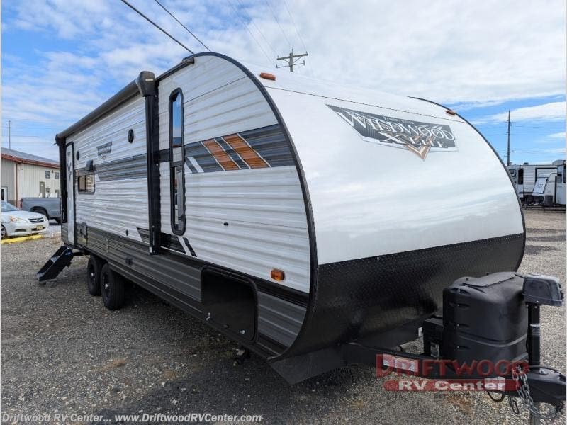 Used 2022 Forest River Wildwood X-Lite 24RLXL available in Clermont, New Jersey