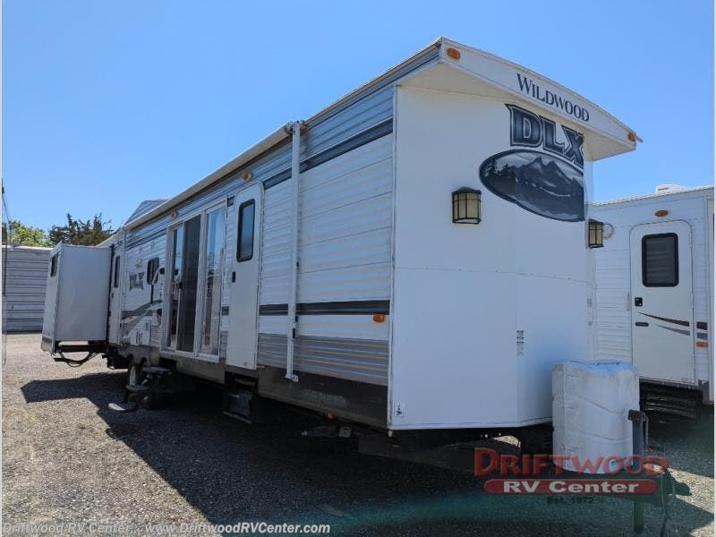 Used 2015 Forest River Wildwood DLX 402QBQ available in Clermont, New Jersey