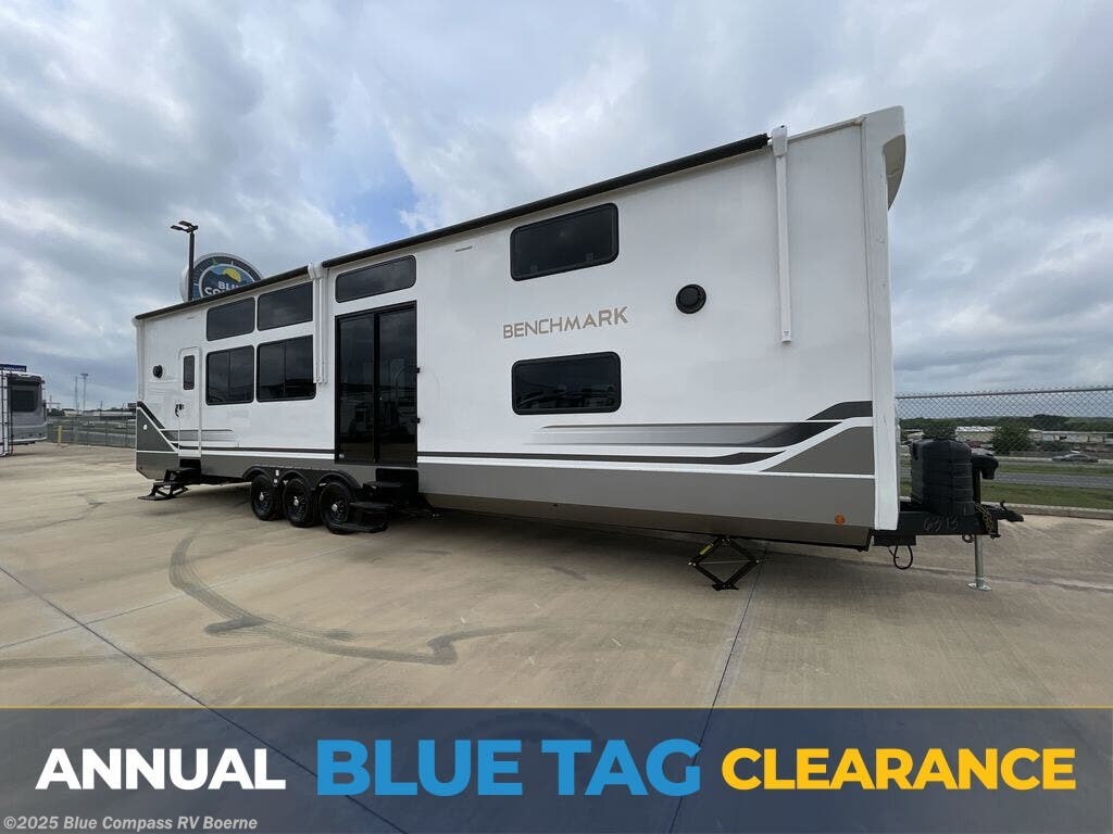 New 2025 Alliance RV Benchmark 44LFT available in Boerne, Texas