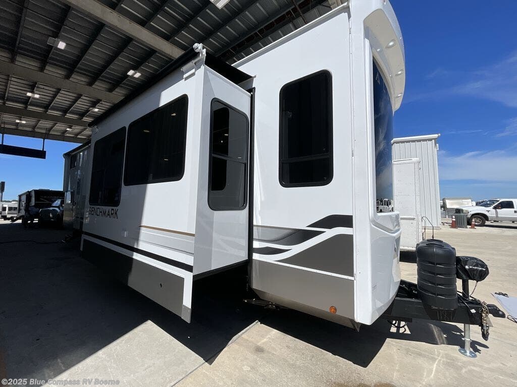 New 2026 Alliance RV Benchmark 42LFT available in Boerne, Texas