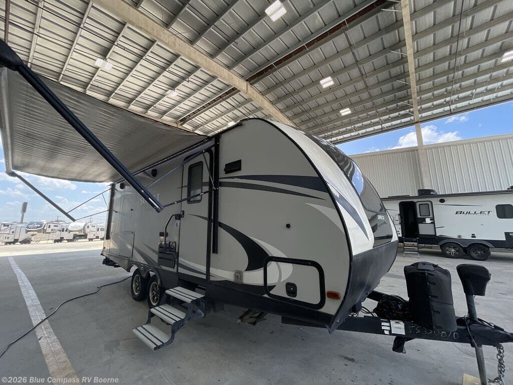Used 2019 CrossRoads Sunset Trail Super Lite SS210FK available in Boerne, Texas
