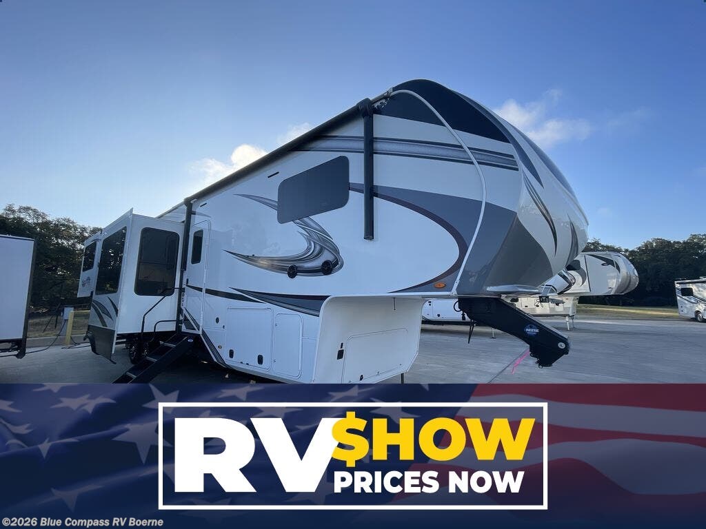 Used 2022  Grand Design Solitude 375RES by Grand Design from Blue Compass RV Boerne in Boerne, TX