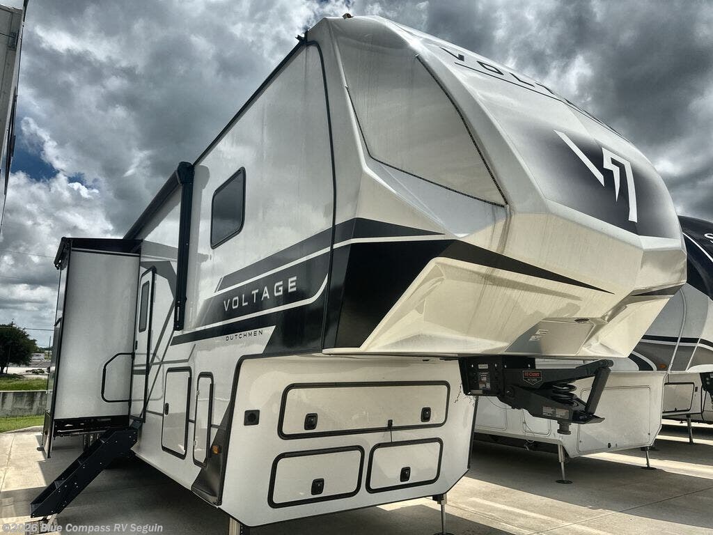 New 2026 Dutchmen Voltage V-Series 4250 available in Seguin, Texas