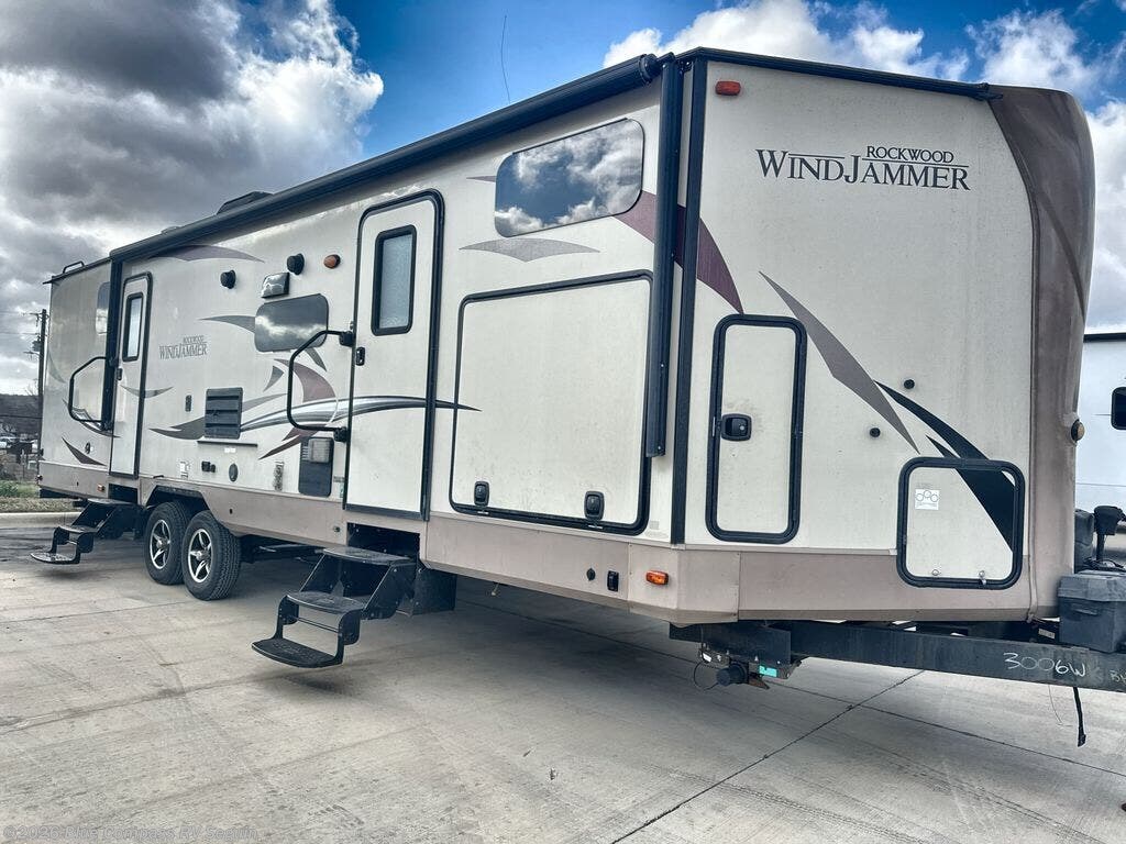 Used 2018 Forest River Rockwood Wind Jammer 3006WK available in Seguin, Texas