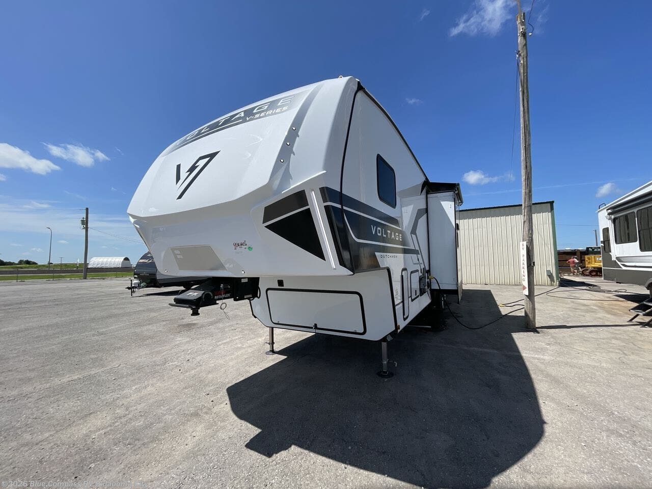 New 2025 Dutchmen Voltage V-Series 3600 available in Norman, Oklahoma