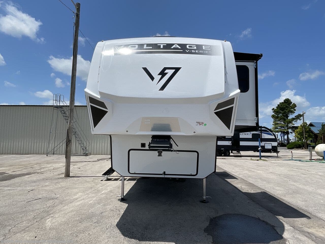 New 2025 Dutchmen Voltage V-Series 3850 available in Norman, Oklahoma