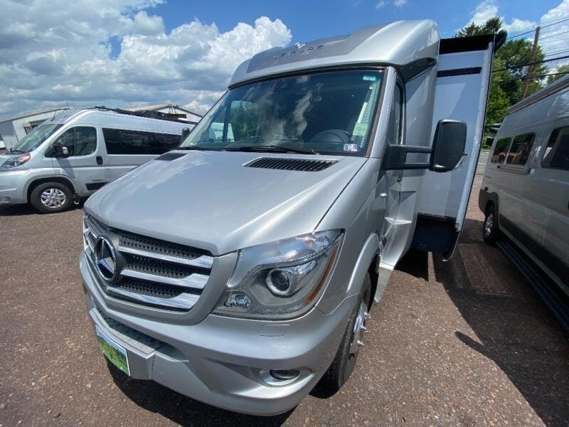 Used 2019  Leisure Travel Unity U24MB by Leisure Travel from Fretz RV in Souderton, PA