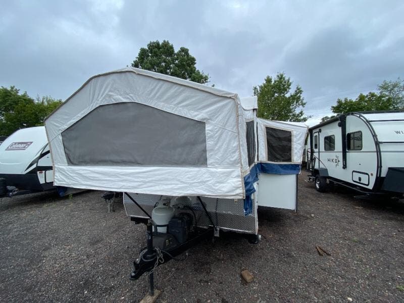 Used 2006 Forest River Rockwood Premier 2516G available in Souderton, Pennsylvania