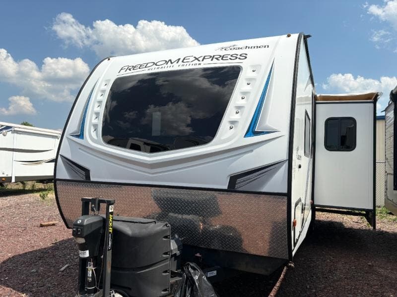Used 2021 Coachmen Freedom Express Ultra Lite 287BHDS available in Souderton, Pennsylvania