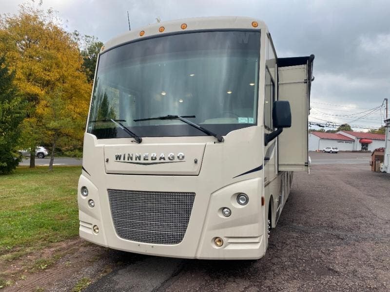 Used 2022 Winnebago Sunstar 31B available in Souderton, Pennsylvania