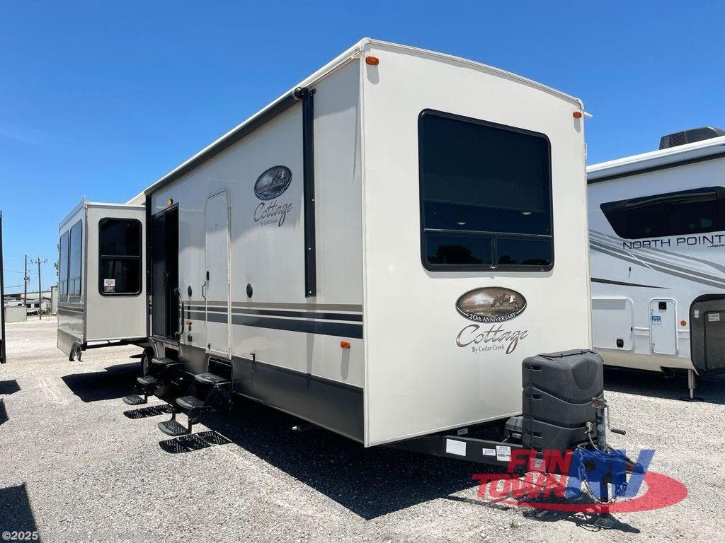 Used 2020 Forest River Cedar Creek Cottage 40CCK available in Cleburne, Texas