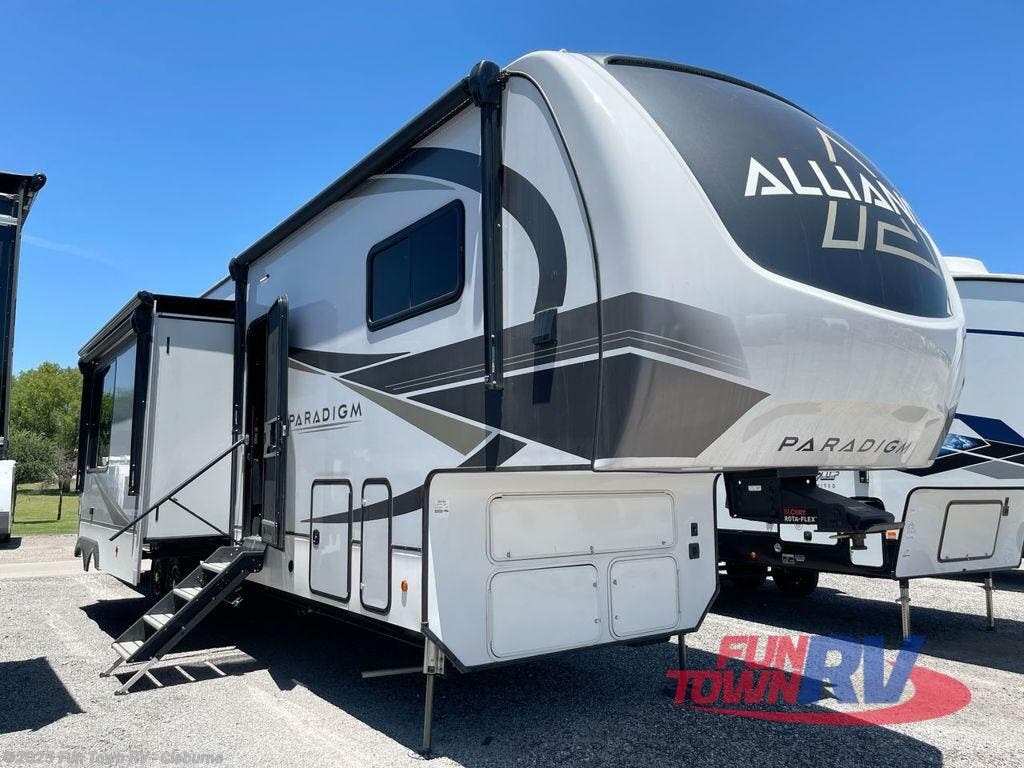 Used 2024 Alliance RV Paradigm 395DS available in Cleburne, Texas