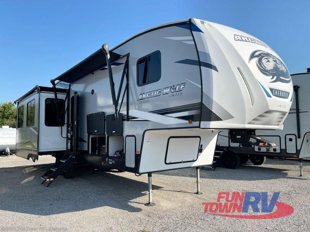 Used 2023 Forest River Cherokee Arctic Wolf 327MB available in Cleburne, Texas