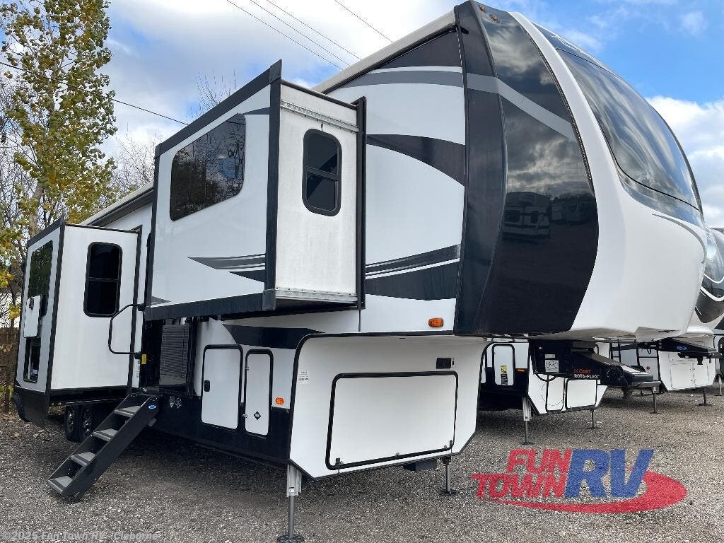 Used 2022 Forest River Cardinal Luxury 370FLX available in Cleburne, Texas