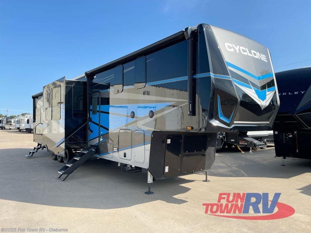 Used 2025 Heartland Cyclone 4118 available in Cleburne, Texas