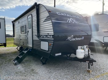 New 2024 Coachmen Catalina Summit 8 Series 221MKE available in Scott, Louisiana