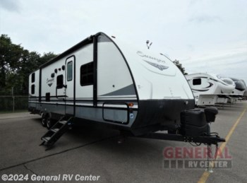 Used 2018 Forest River Surveyor 295QBLE available in Brownstown Township, Michigan