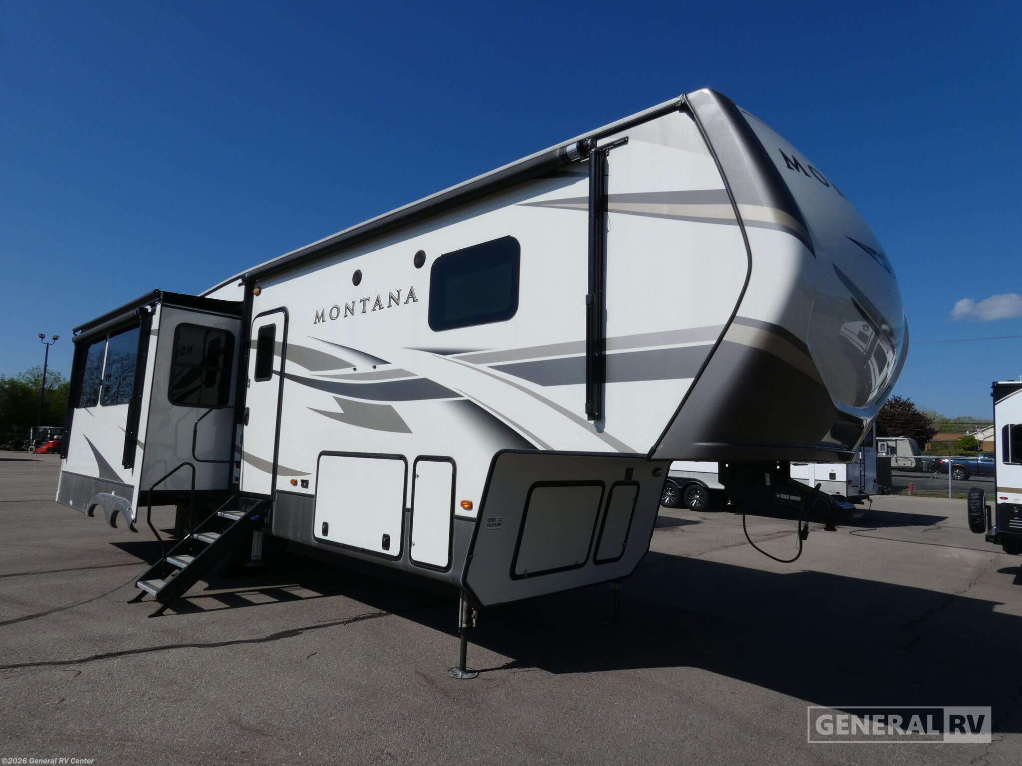 Used 2020 Keystone Montana 3121RL available in Brownstown Township, Michigan