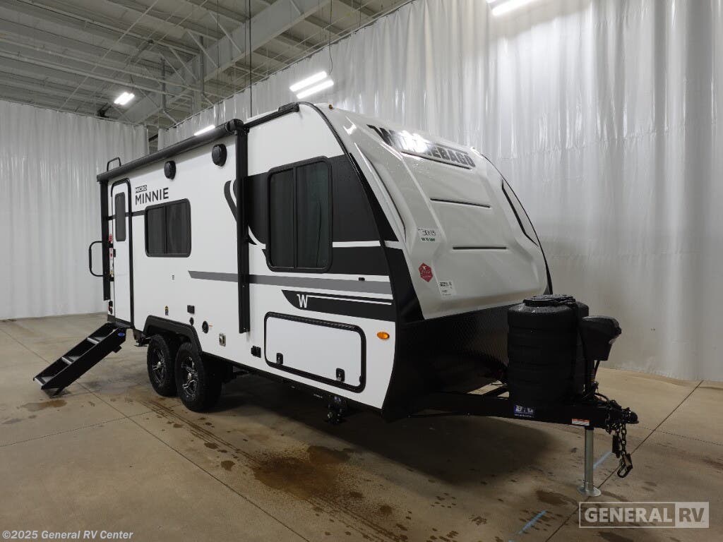 New 2025 Winnebago Micro Minnie 1821FB available in Mount Clemens, Michigan