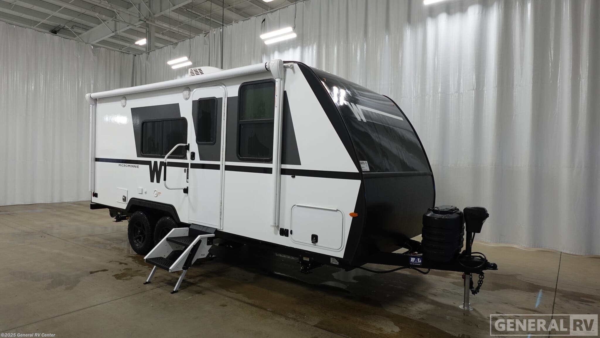 New 2026 Winnebago Micro Minnie 2108DS available in Mount Clemens, Michigan