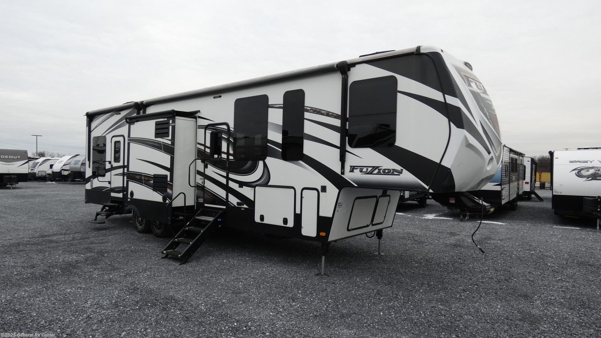 Used 2015 Keystone Fuzion 342 available in Elizabethtown, Pennsylvania