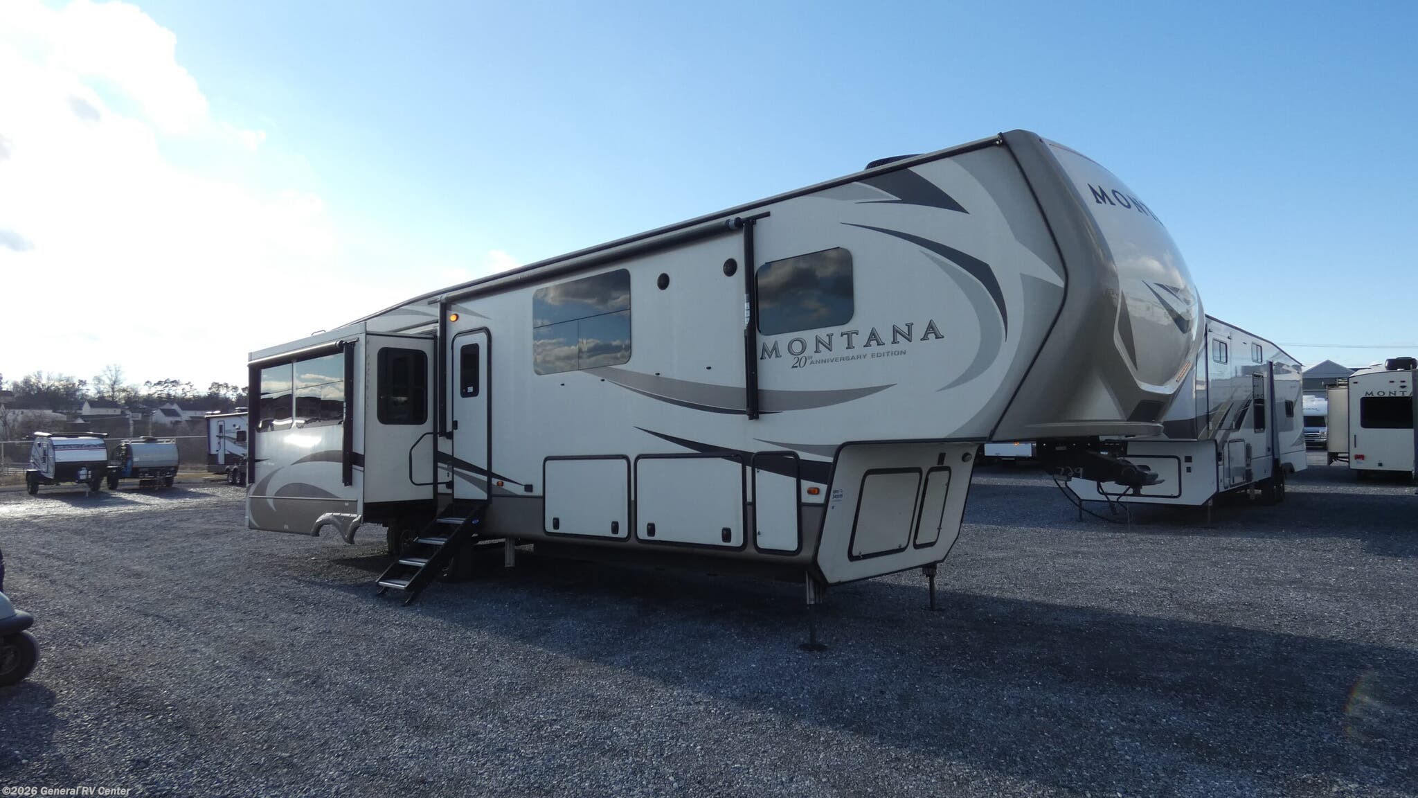 Used 2019 Keystone Montana 3855BR available in Elizabethtown, Pennsylvania