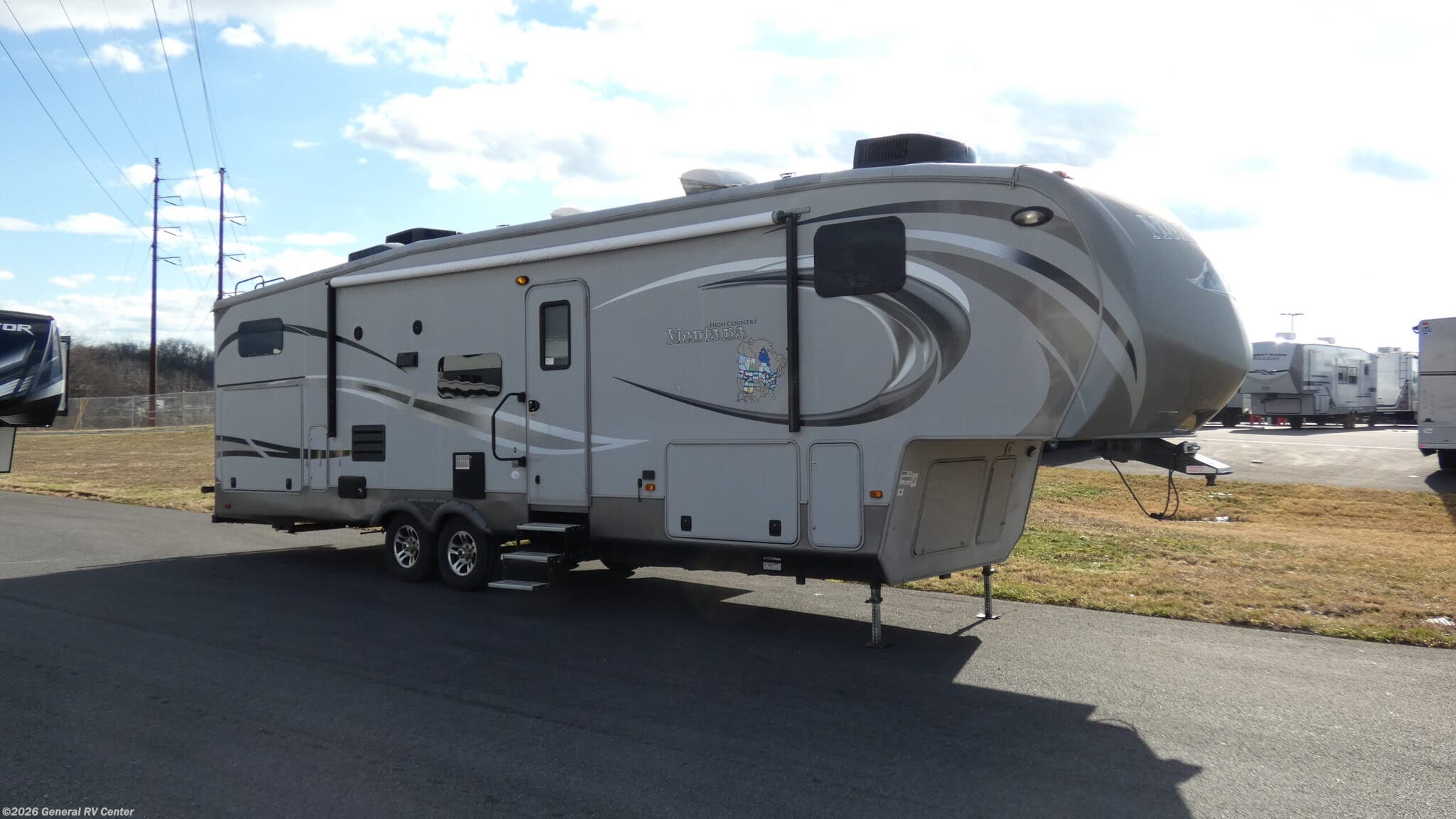 Used 2014 Keystone Montana High Country 338DB available in Elizabethtown, Pennsylvania