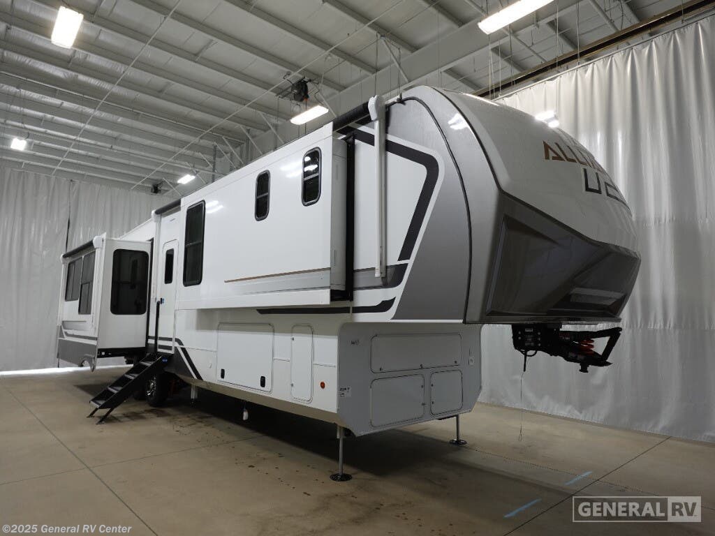 New 2025 Alliance RV Paradigm 370FB available in Wixom, Michigan