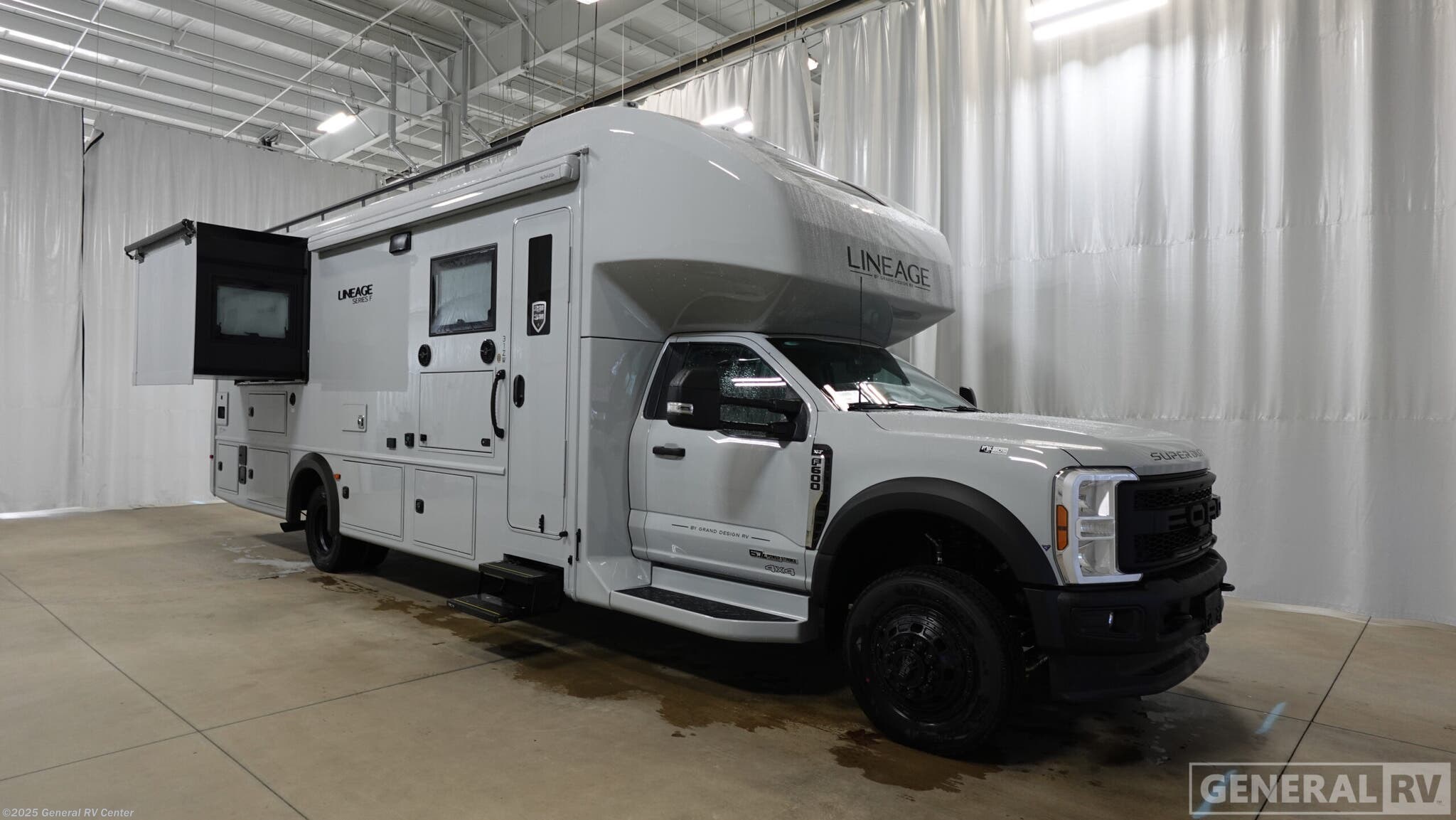 New 2026 Grand Design Lineage 31ZW available in Wixom, Michigan