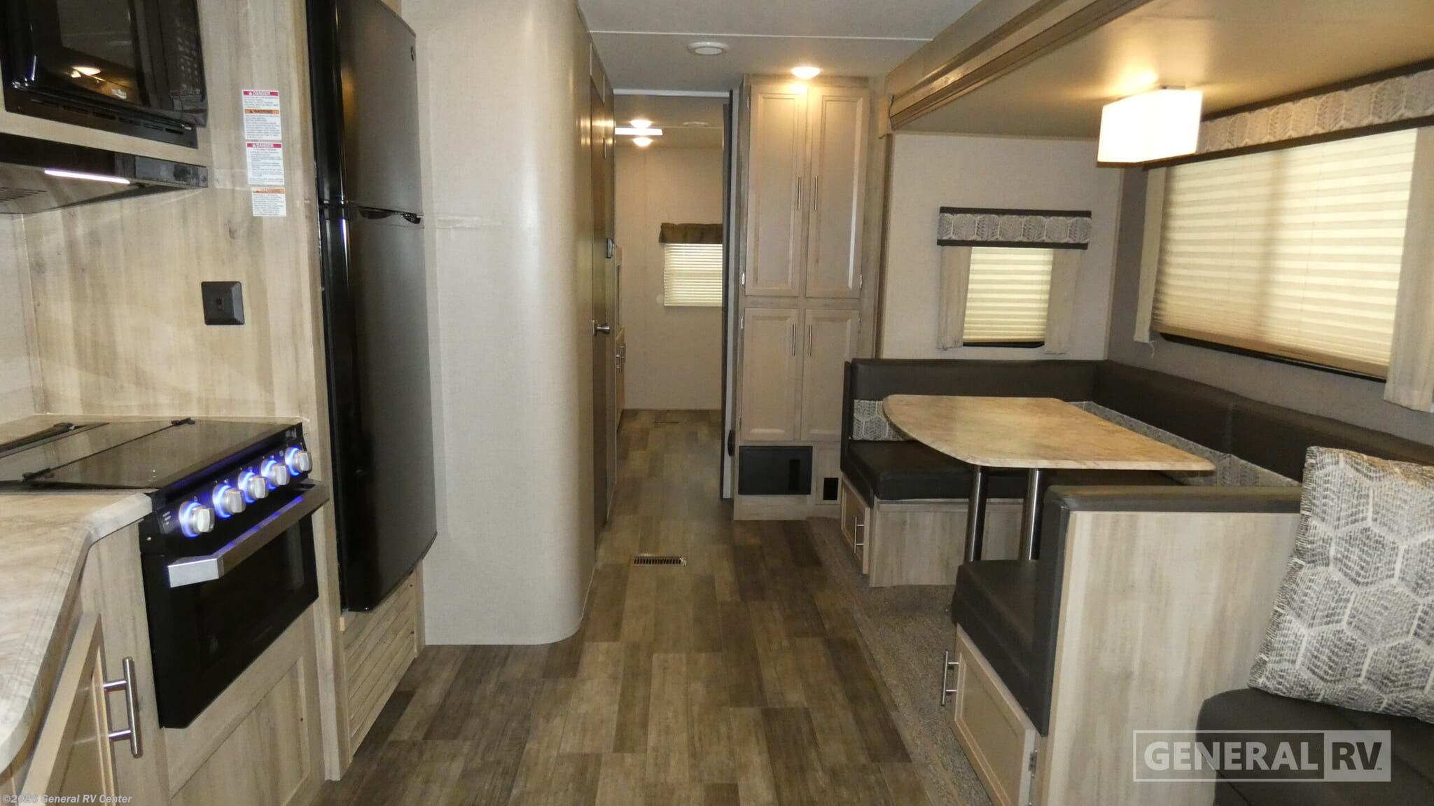 Used 2020 Coachmen Catalina Legacy 323BHDSCK available in Wixom, Michigan