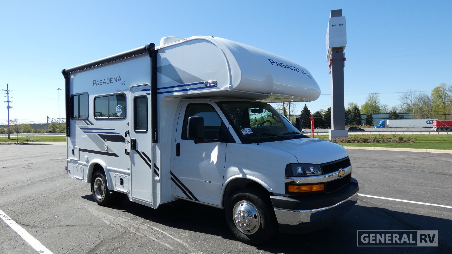 New 2026 Thor Motor Coach Pasadena SE19 Chevy available in Wixom, Michigan