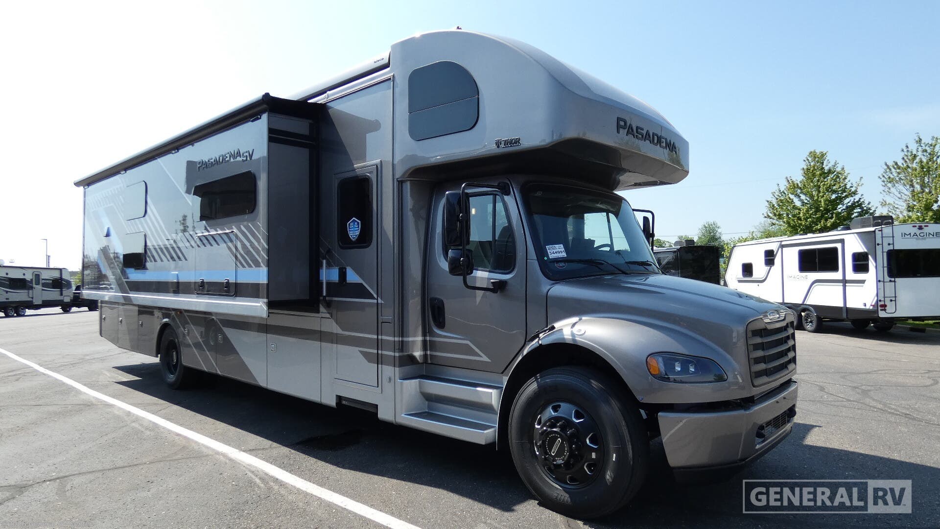 New 2026 Thor Motor Coach Pasadena SV 38XL available in Wixom, Michigan
