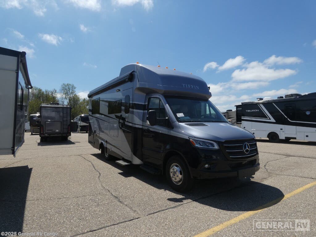New 2026 Tiffin Wayfarer 25XLW available in Birch Run, Michigan