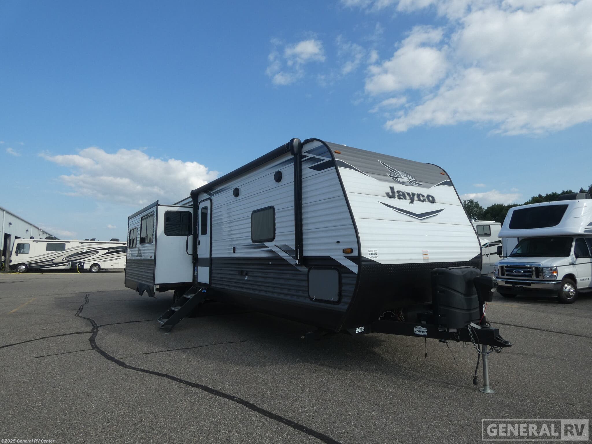 Used 2022 Jayco Jay Flight 34RSBS available in Birch Run, Michigan