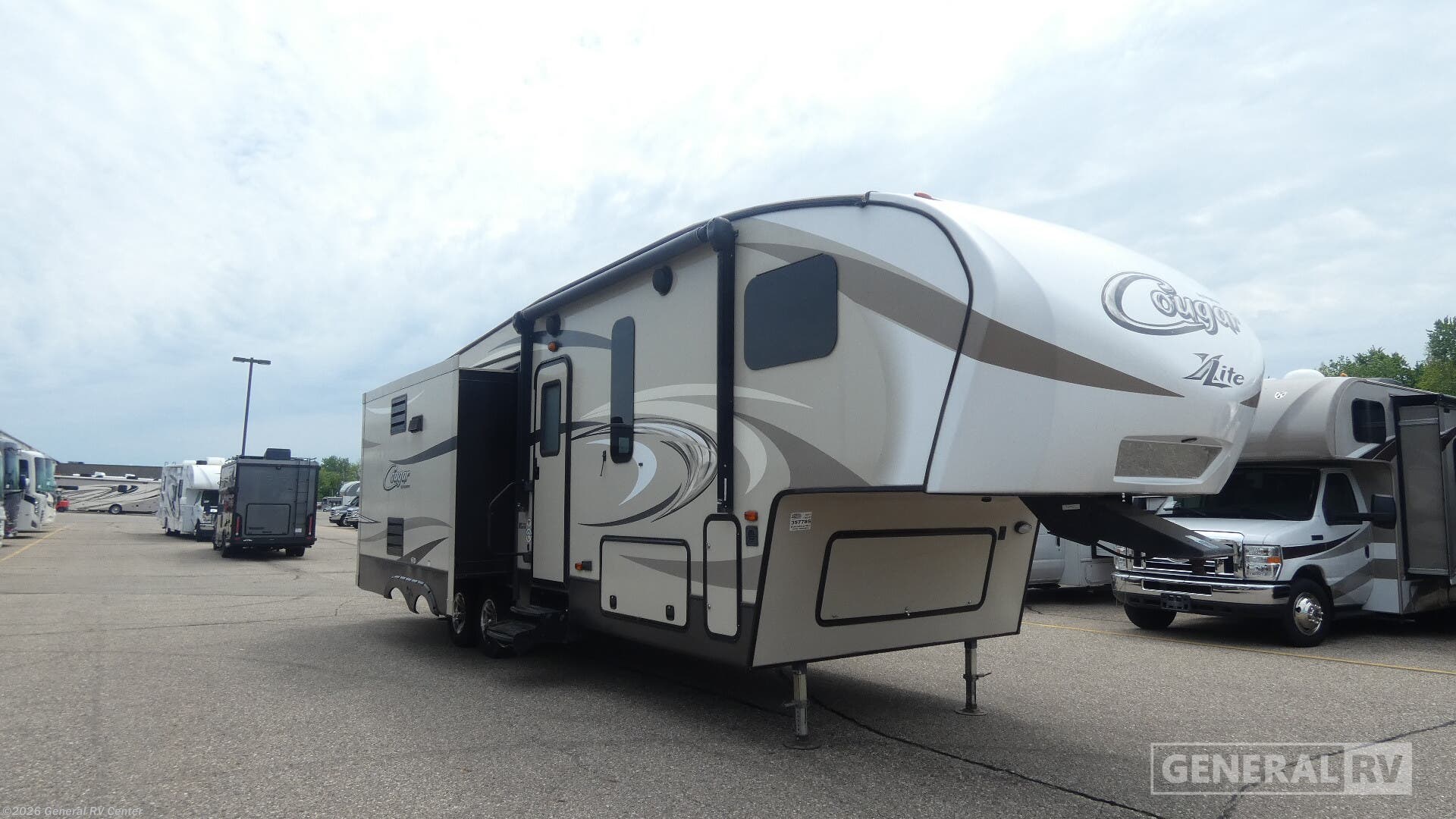 Used 2017 Keystone Cougar 29RLI available in Birch Run, Michigan