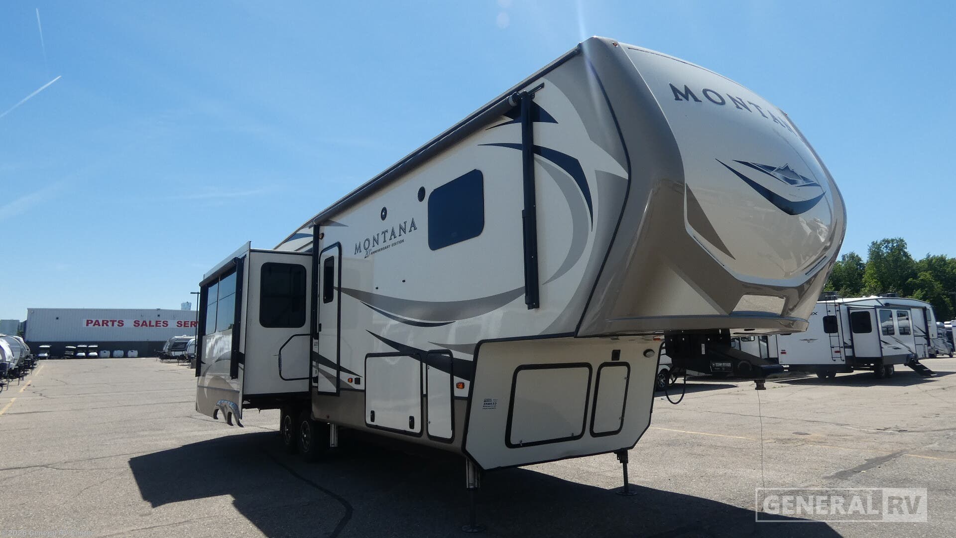 Used 2019 Keystone Montana 3121RL available in Birch Run, Michigan